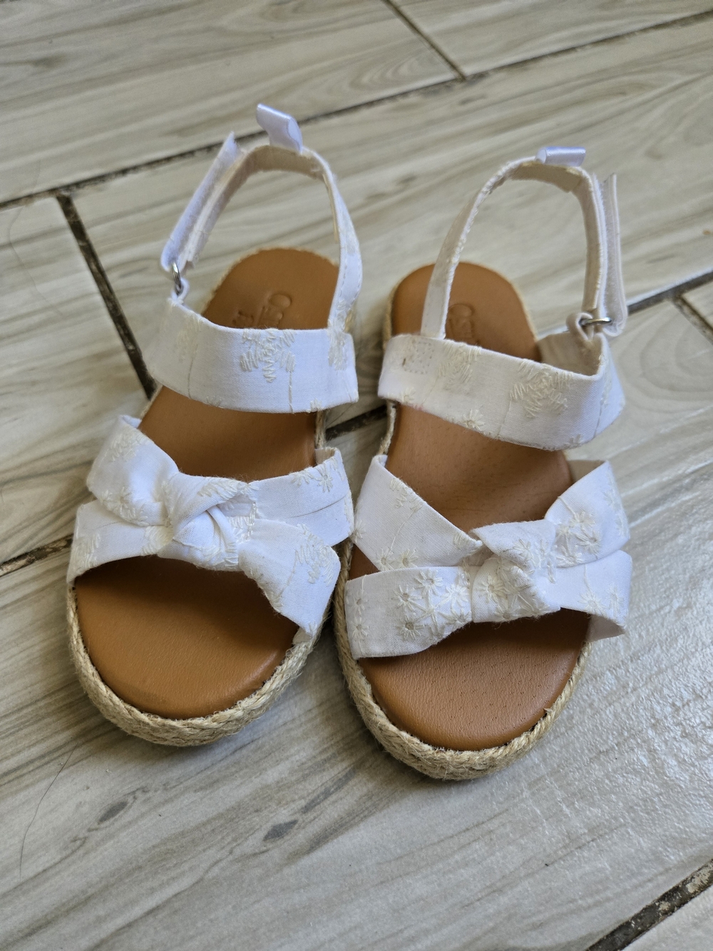 OshKosh B'gosh White Girls Bow Sandals